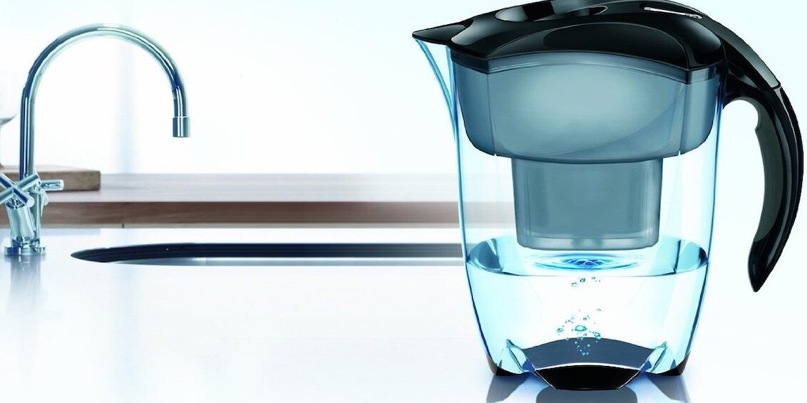 Графин с фильтром для очистки питьевой воды. Фильтр для воды стеклянный кувшин. Кувшин для воды с краном. Жёсткость воды после кувшинного фильтра. Лучший фильтр кувшин для очистки